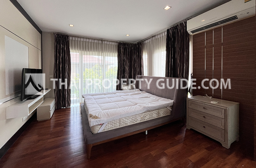 House with Shared Pool in Bangnatrad 